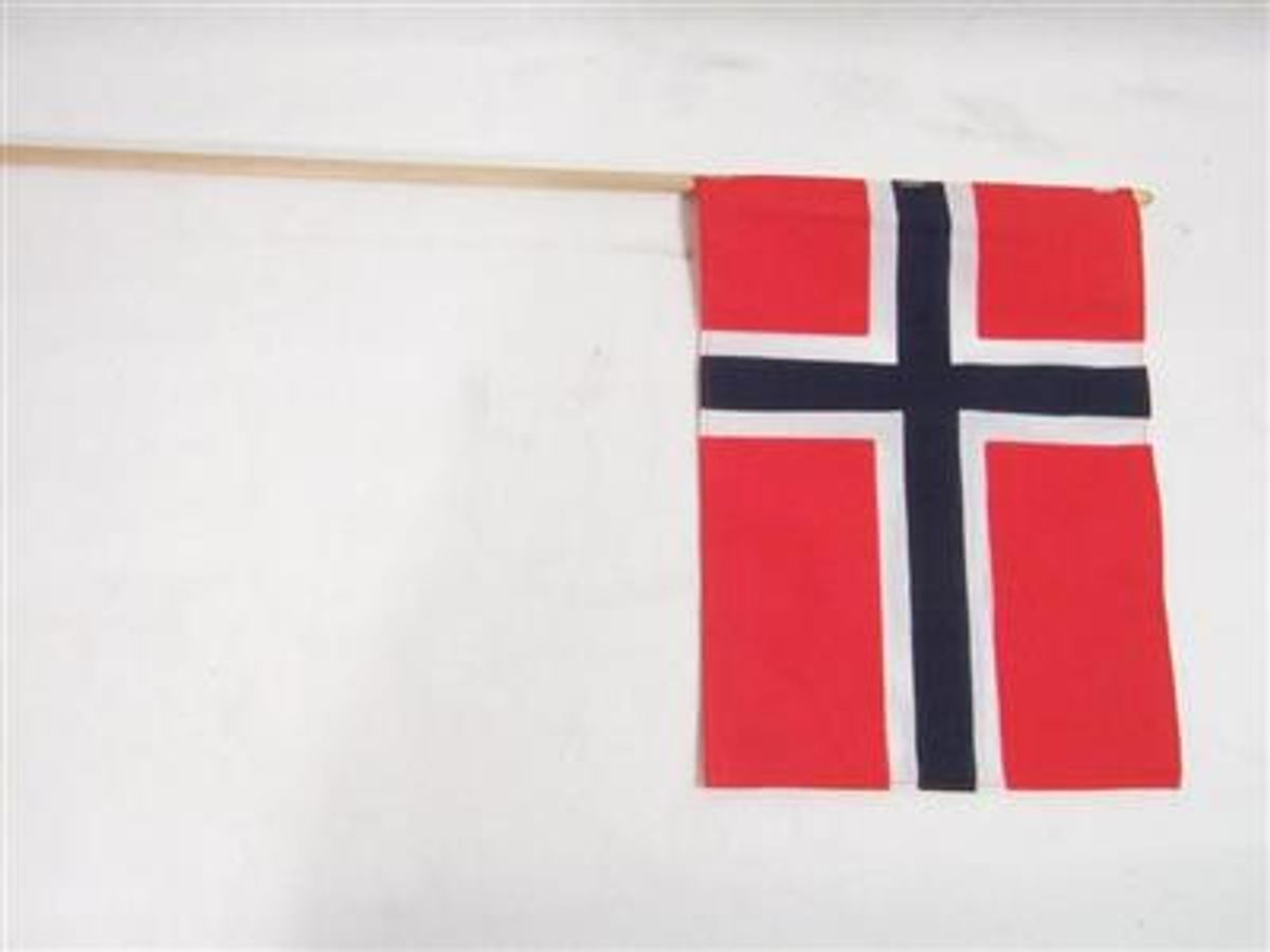 Flagg - Håndflagg med Trepinne 17 mai - 15x21cm