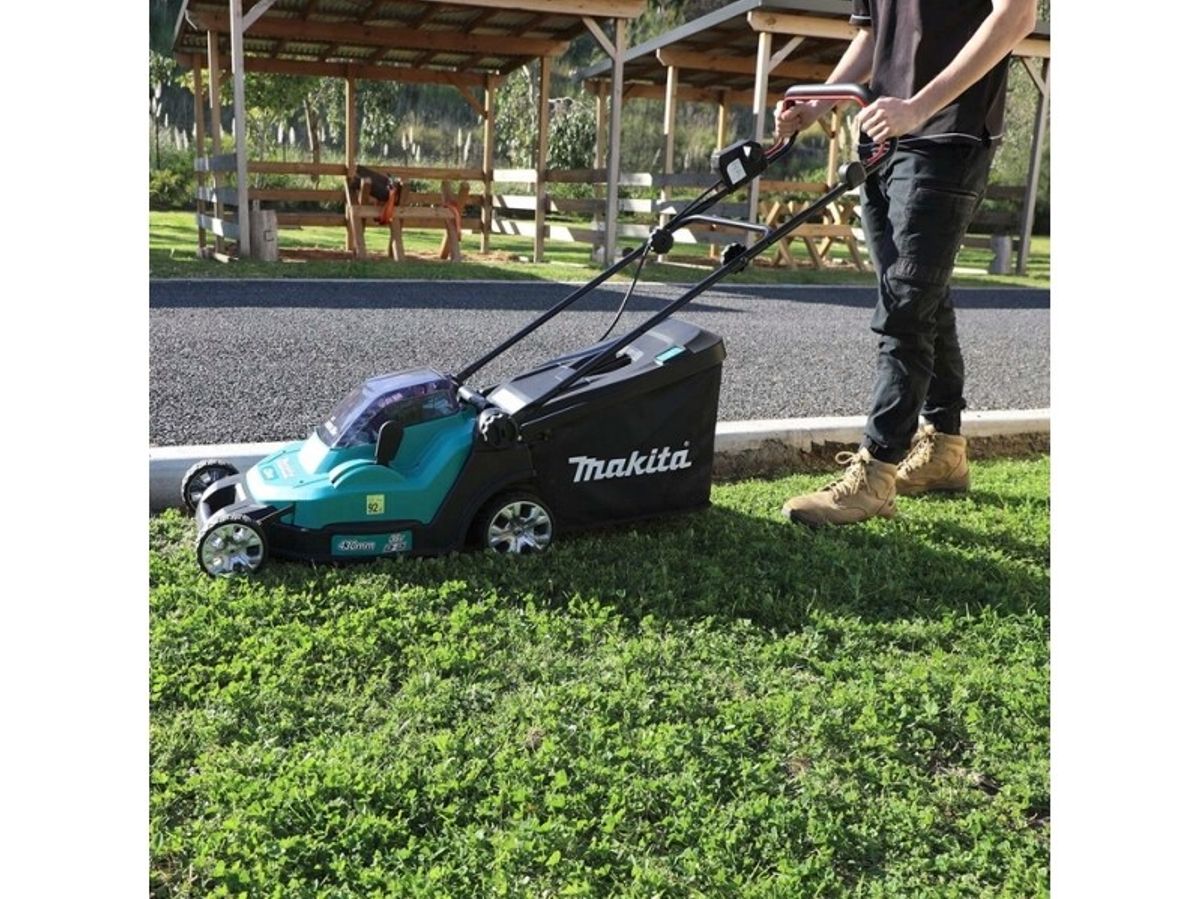 Makita Gressklipper 2x18V LXT ® 43cm DLM432CT2