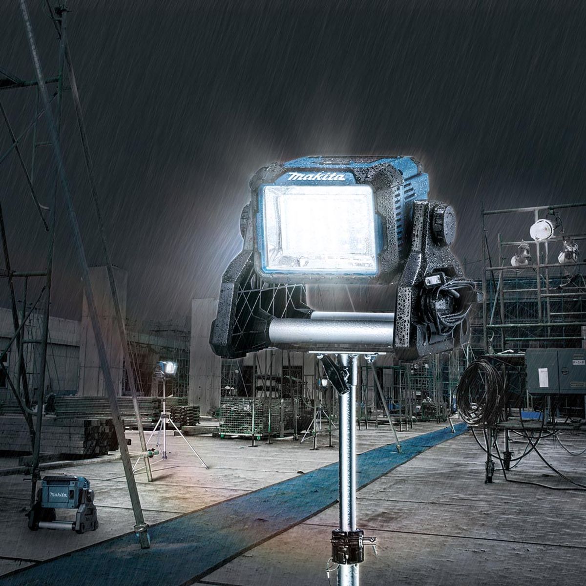 Makita Arbeidslampe 3000lm LED 18V LXT ® / AC DML811