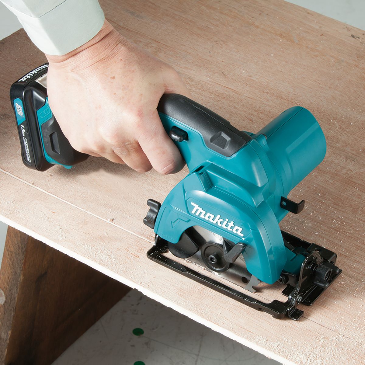 Makita Sirkelsag 12V CXT ® 85mm HS301DZ