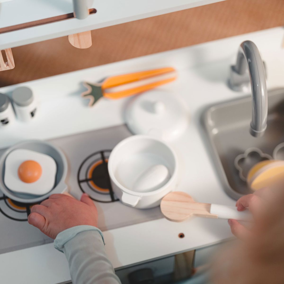 Lekekjøkken For Barn - Stort Lekekjøkken i Tre med masse tilbehør