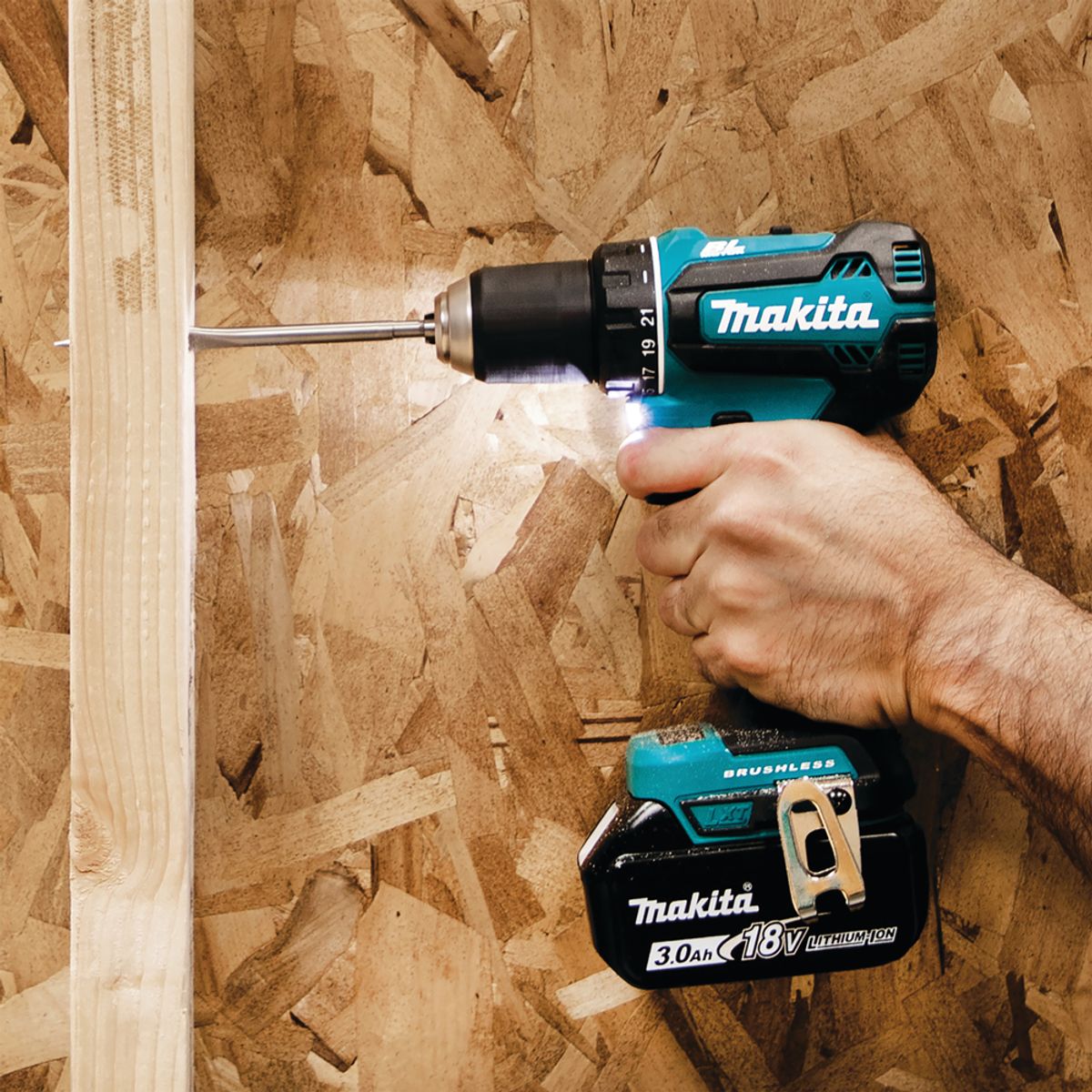 Makita Borskrutrekker 18V LXT ® DDF485RTJ