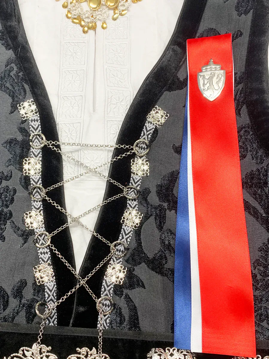 Sløyfe - 17 mai sløyfe med pin i oppbevaringseske