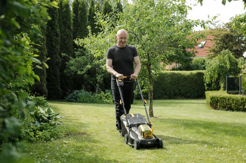 Batteridrevet gressklipper 33 cm klippebredde inkl. 2 batterier/lader – Texas LMX2033